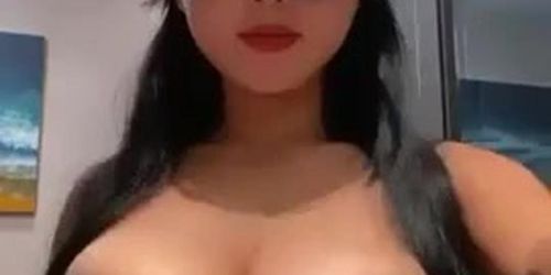 Asian girl show her juicy body