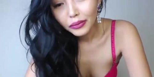 Thai Sexy Girl Orgasming On Live Camshow