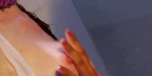 Pale white beauty gets her pussy eaten in a wet action scene