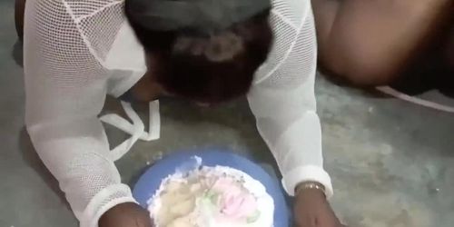 Two BBW Feedees Messy Cake Eating Contest