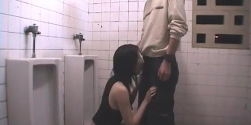 ???????SEX 01 / Amateur woman having sex in public restroom.