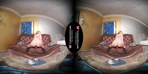 Solo tattooed with glasses Cherry Lady masturbates in VR. (Katerine Moss)