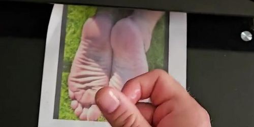 Carly wrinkled soles cum explosion