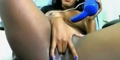 Black girl toys her wet pussy on webcam