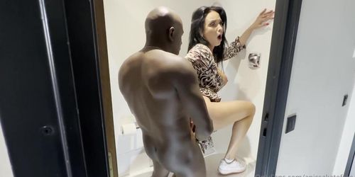 Anissa Kate Vs Mandingo BBC In Bathroom