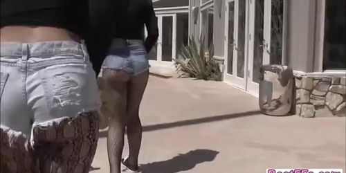 Lovley Burglars gets their pussy fingered and licked