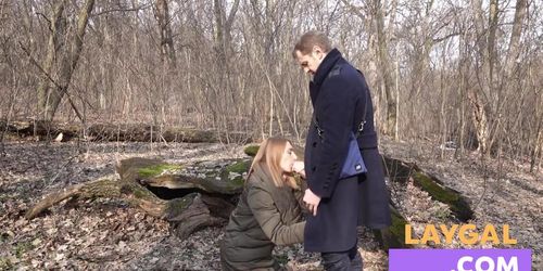 Pretty girl made a sweet quick blowjob in the woods on the first date