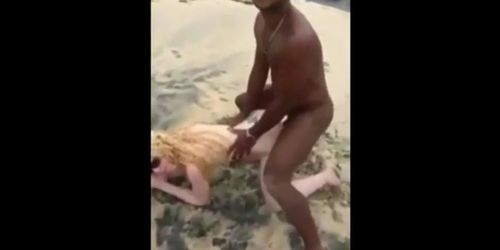 2 white beach sex with BBC (amateur )