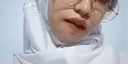 SMA hijab kacamata remas toket