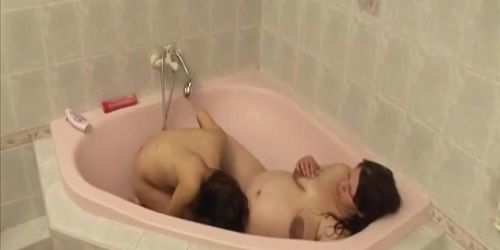 Pregnant lesbians fingering and licking in bathtub