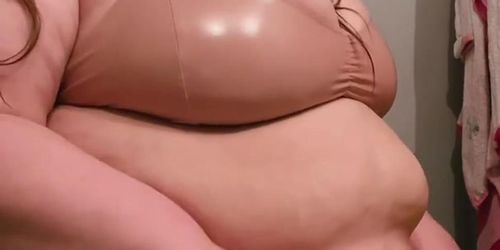 PP show big fat breasts