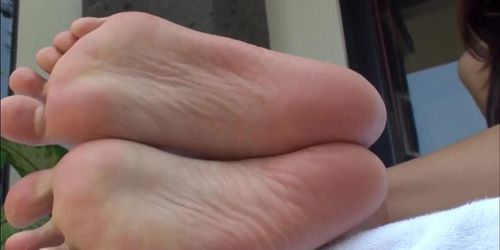 Cute Asian Girl Feet Stocking Removal Wrinkled Sole & Toe Scrunches