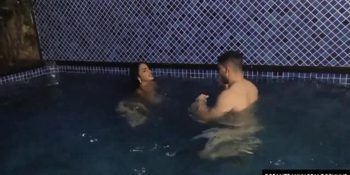 Voluptuous Shemale Sabrina Sousa and a Guy Make Out in a Swimming Pool