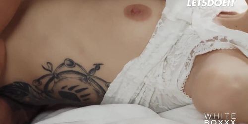 Perfect Gf Lucky Bee Needs An Orgasm First Thing In The Morning - Whiteboxxx