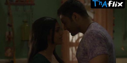 Shriya Pilgaonkar Sexy Scene  in Mirzapur