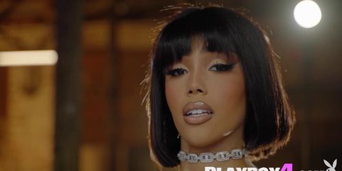 Petite black teen babe posed in hot lingerie and revealed stunning body