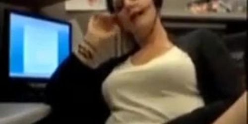 Milf masturbate on the phone at work