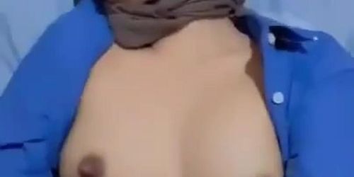 Hijab pamer memek