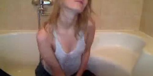 Cristy Plays In The Bathtub On Cam Part 2 (camwhore )
