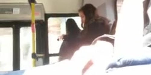 Prob Ndose porn video – masturb&aacute;ndose en el autobus