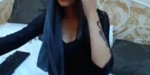 Arabic Webcam Girl Gets Naked And Plays