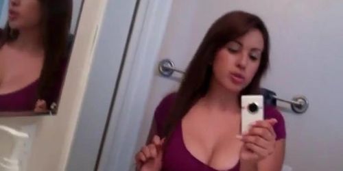 Pretty Babe Show Her Boobs On Cam