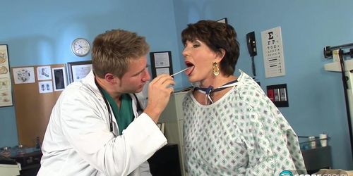 The Doctor Is In... Bea's Pussy! - Levi Cash (Bea Cummins)