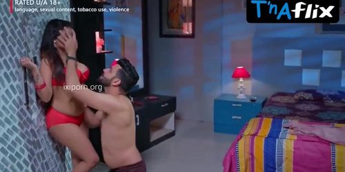 Priya Mitra Sexy Scene  in Nehle Pe Dehla