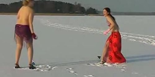 Sexy girls naked in the snow