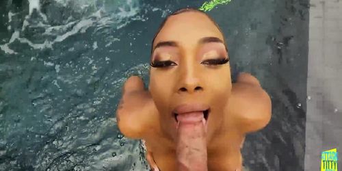 Ebony Babe Jaymee Green Bikini Show.mp4