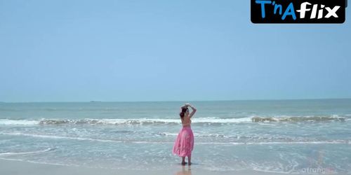 Muskaan Mohnot Sexy Scene  in Flaunt