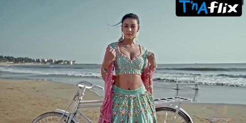 Muskaan Mohnot Sexy Scene  in Flaunt