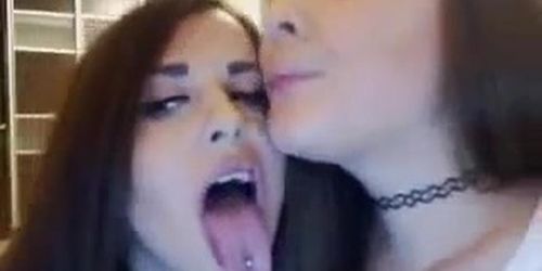 WondersGirlsX lesbian webcam spit swappers (WondersGirlsX WondersGirlsX)