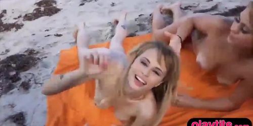 Beach trip with two teens ends in a double blowjob and sex