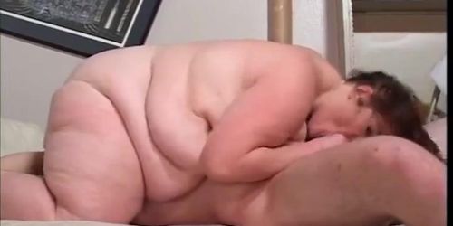 SSBBW gets fucked and squirts