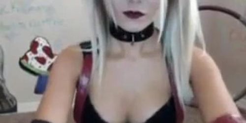 Harley Quin cosplay girl masturbating