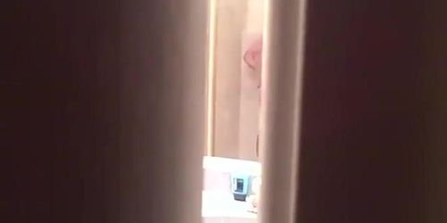 WIFE VOYEUR SHOWER COMMENTS ON HER