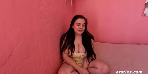 Ersties - Curvy Canadian Tells Us How She Is Able To Squirt