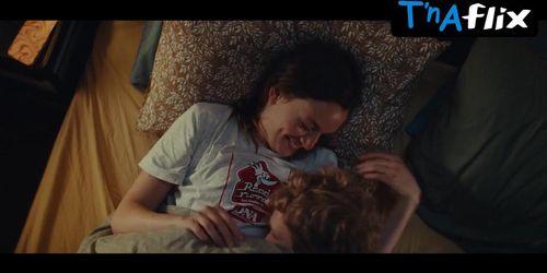 Gaite Jansen Sexy Scene  in Happy Ending