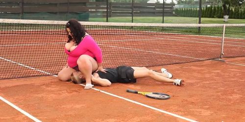 BBW dominatrix face sitting for tennis lessons