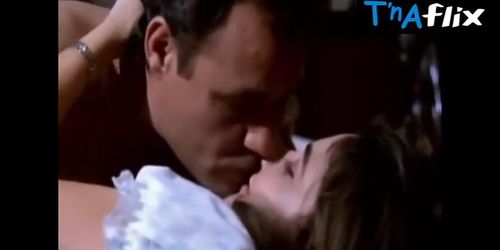 Gihan Fadel Sexy Scene  in El Tahweela