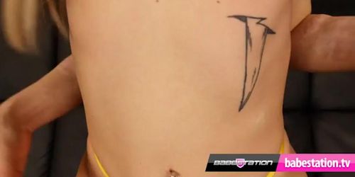 Uw porn video – solo girl Kourt Thora in yellow uw wank show on sofa