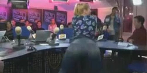 bailando seximente la salsa