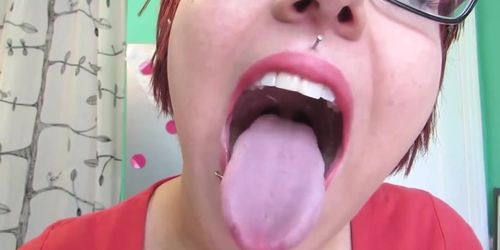 Mistress Bijoux tongue action