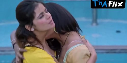 Ruks Khandagale Lesbian Scene  in Bhabhi Ka Bhaukal