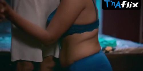 Bharti Jha Butt,  Breasts Scene  in Doraha