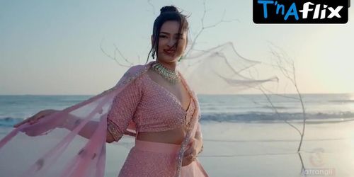 Muskaan Mohnot Sexy Scene  in Flaunt