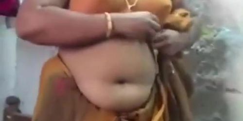 Aunty changing Saree Nude