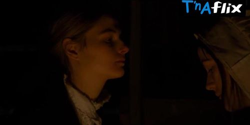 Isabelle Fuhrman Lesbian Scene  in The Last Thing Mary Saw