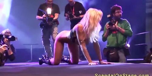 flexible MILF on show stage